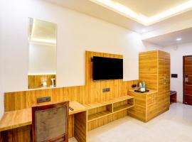 Super Townhouse GRAND ADDRESS HOTEL AND BANQUET，位于加济阿巴德的酒店