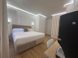 Emy Suites，位于奇维塔韦基亚的酒店