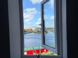 Canal Side Cottage Wakefield，位于Stanley的酒店