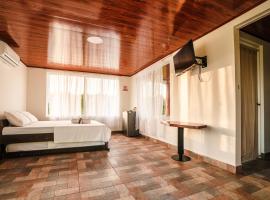 Hospedaje El Kinkaj&uacute; Lodge，位于圣何塞德尔瓜维亚雷的宠物友好酒店