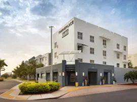 坦帕西海岸机场唐尼普莱斯套房酒店