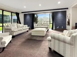 Spacious 5BR Family Escape on Busch Lane