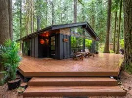 Forest Cabin Retreat - Dog Friendly - Hot Tub