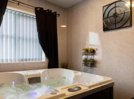 Getaway Accommodation with Pool Table and Jacuzzi!