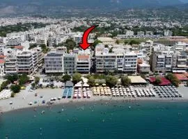 5 steps from the sea