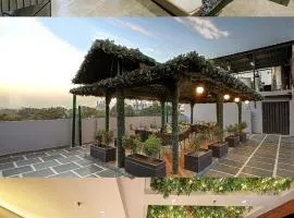 HOTEL UPTOWN - Luxury Restaurant & Rooftop Near Connaught Place