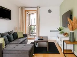 Landvue Stays, Modern, 2 bed apartment with free parking!