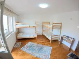 Center House Hostel v2