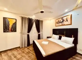2 Bedroom Cozy Apartment by Lux Haven Stays