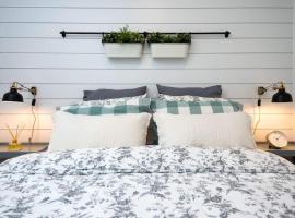 Private Escape! Tiny home style，位于Camas的小屋