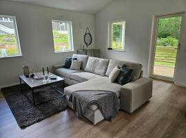 Vacation home near lake and nature，位于蒙克达尔的酒店