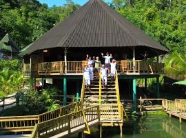 Playa Alegre，位于巴亚索拉诺的山林小屋