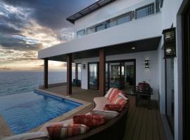 Eagle Ray - A Luxurious Waterfront Villa,，位于Gibson Bight的酒店