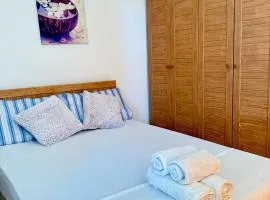 Double bedroom With Share bathroom in apartment Best location for tourists