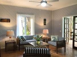 The Perfect Tropical Island Family Get Away!，位于桑迪湾的酒店