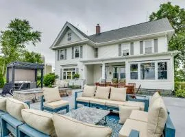 Fire Pits, Views and Yard Luxe Mt Horeb Getaway!