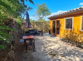 Charmant chalet en bois - Ard&egrave;che，位于茹瓦厄斯的木屋