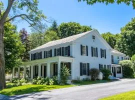 Picture Postcard Mansion in Manchester Village