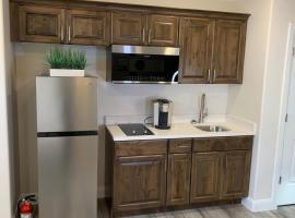 Tranquil Scene Zion Casita with Keurig Near Water Park and Rope Course，位于哈里肯的酒店