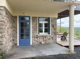 Apartment in Cuzy with Heated Pool，位于Cuzy的酒店