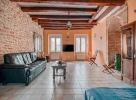 Cottage in Champagne with Farm Views