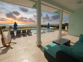 Oceanfront Resort-Style Oasis -Private Pool & Car，位于大特克岛的酒店