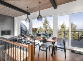 Chalet XO Tremblant - 5BRs, Private Baths, Spa, Sauna & Rooftop，位于La Conception的酒店