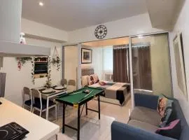 Azure Urban Resort with WIFI and Netflix