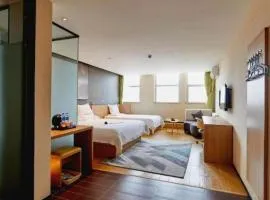 IU Hotel Zhengzhou Erqi Wanda Plaza Daxue Road Branch