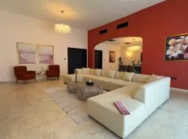 Al Danah Grande 5BR - Spacious Family Retreat Near Abu Dhabi Corniche & Parks