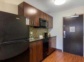 MainStay Suites St Louis Airport，位于布里奇顿兰伯特-圣路易斯国际机场 - STL附近的酒店