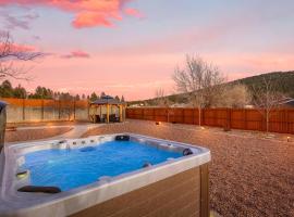 Hot Tub Pool Table Bocce Court Mountain Views，位于威廉姆斯的酒店