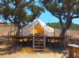 Lost Paradise - Cozy tent in Nature，位于Sabóia的酒店