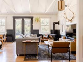 Wild Hair Studio-stylish Farm Stay W Ev Charger，位于阿罗约格兰德的农家乐