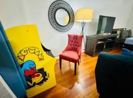 Walk to Conv Center Free Parking 4 Beds