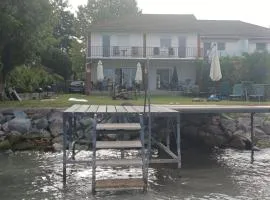 Vízparti apartmanok
