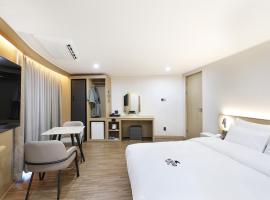 Hound Hotel Jeonju Joonghwasan，位于全州市的酒店
