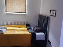 Bright Double Room w Private Bath Easy Access Free Breakfast