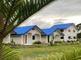 Route652 Resort Singburi，位于In Buri的带停车场的酒店