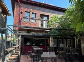 罗尼酒店