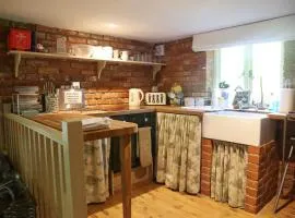 Swift Host - Rose Lodge - Sleeps 4 - Gardens - Dereham - Pet Friendly
