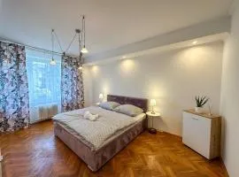 Simcity I City square w balcony 24 7 self check-in 1 min walk to Europa shopping mall