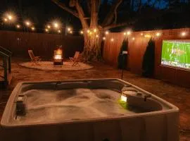 Speakeasy, Hot Tub, Outdoor Theater 8 minutes Downtown Greenville