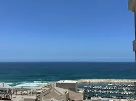 Beach Suite Israel - 12th Floor Marina & Beach Views 3 Bedrooms ביץ סוייט ישראל של אשקלון - דירת נופש קומה 12 נוף מאלף למרינה וים, 3 חדרי שינה