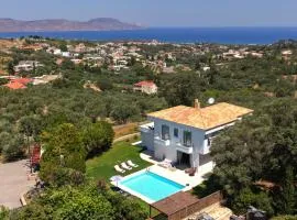 Beautiful 5bedroom villa big pool, close to beach!
