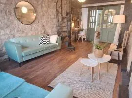 Historic 1629 May Cottage with Hot Tub