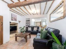 Charming 3-Bed Cottage in Central Stroud
