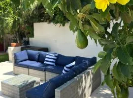 Tranquil Roomy Getaway Close to City