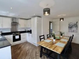 Ascot Four Bedroom House With Garden