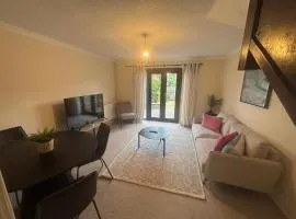 Comfortable 2 Bedroom House in Bracknell